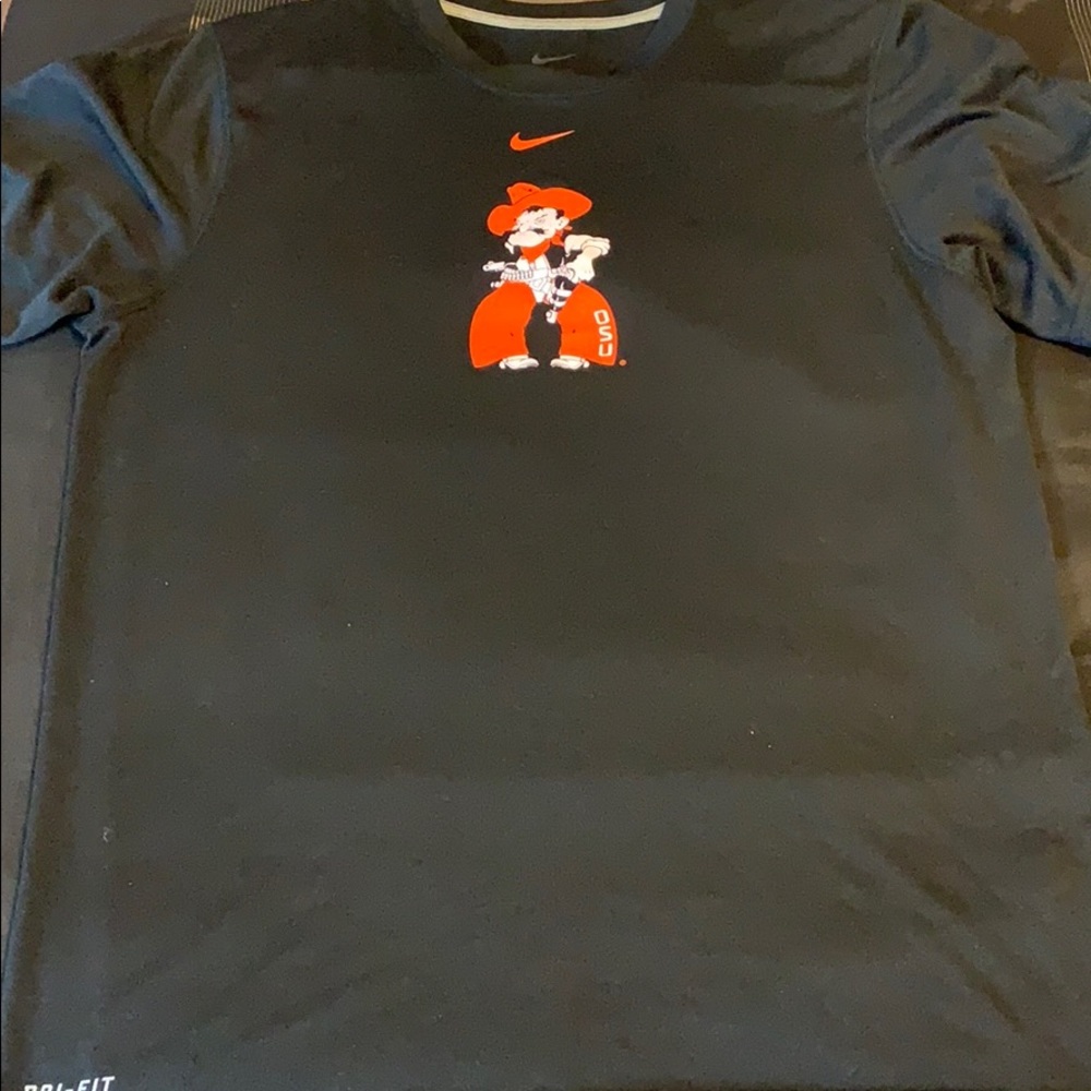 Men’s Nike drifit shirt